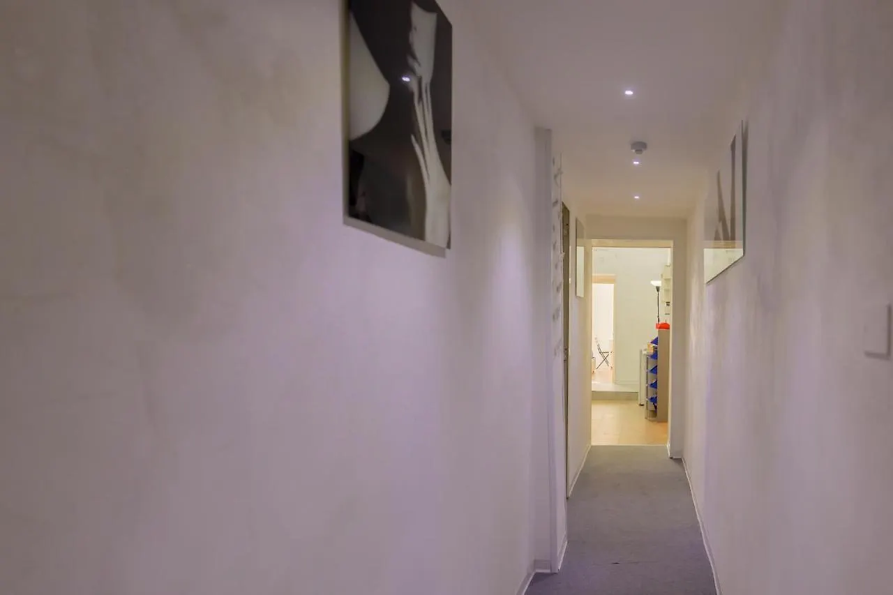 Madb&B Neapel